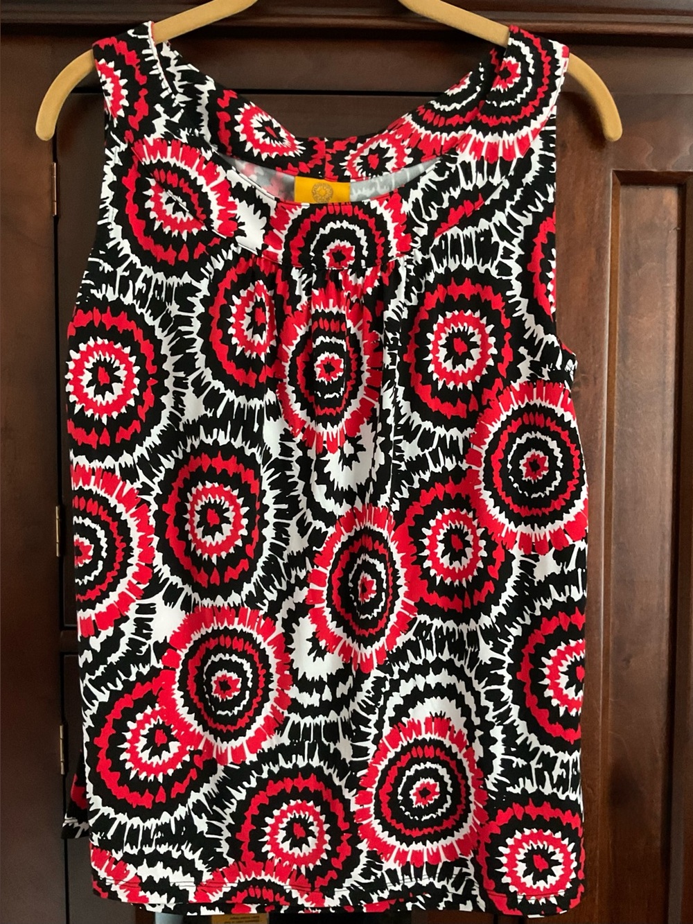 Ruby Rd Sleeveless Red, Black & White Patterned Women's Sleeveless Top Medium